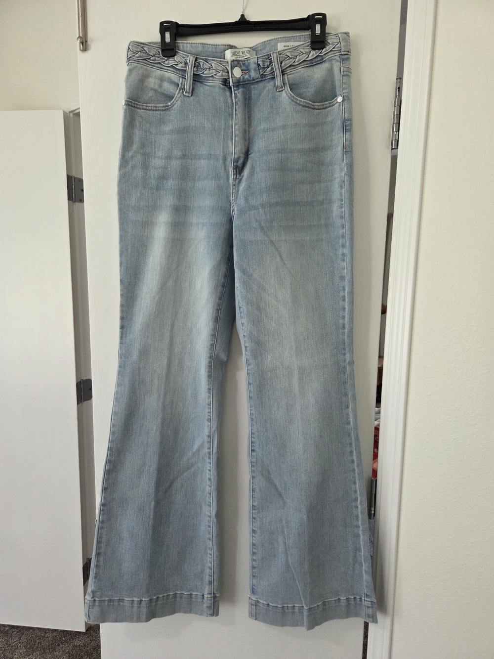 1009 Judy Blue Wide Leg Jeans with Braided Waist Detail- Size 13/31